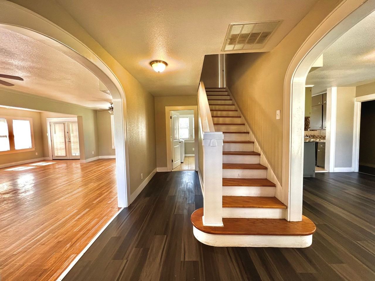 1905 29th St - Photo 2 of 17