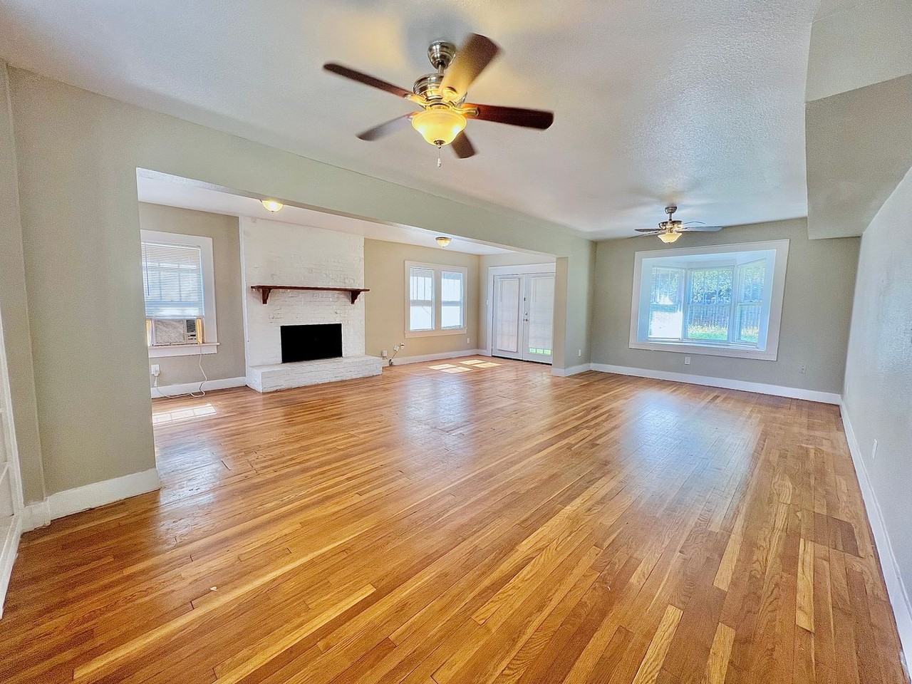 1905 29th St - Photo 4 of 17