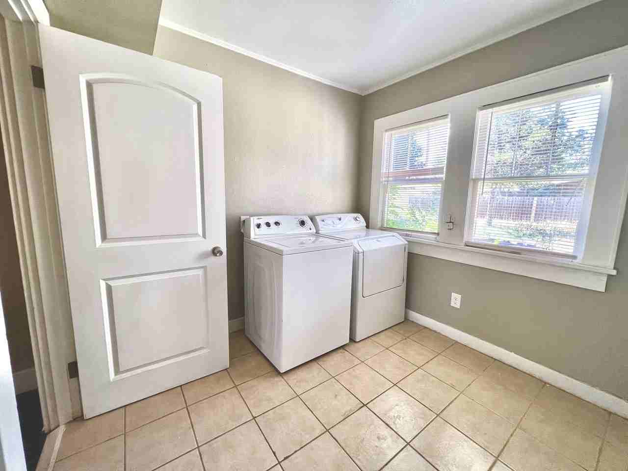 1905 29th St - Photo 7 of 17