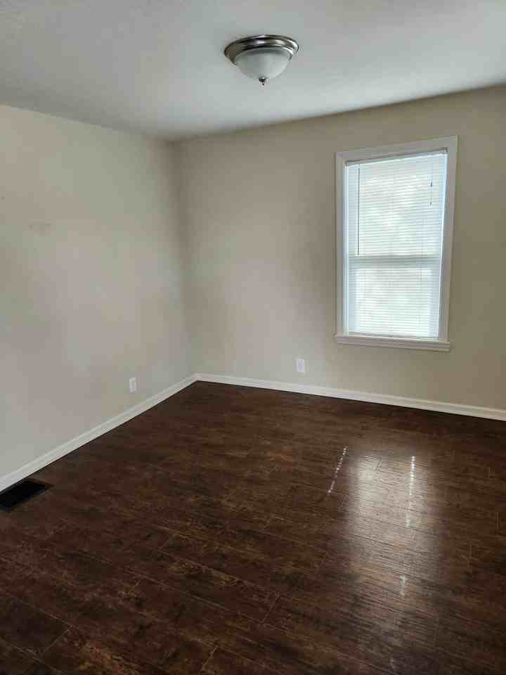 1021 S Brookside Ave - Photo 3 of 12