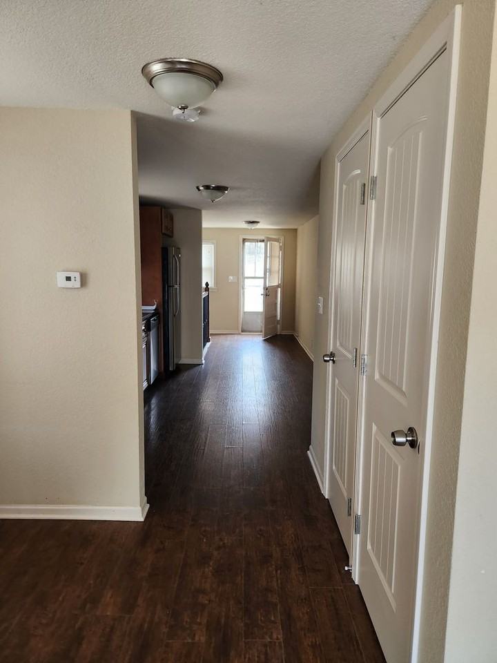 1021 S Brookside Ave - Photo 4 of 12