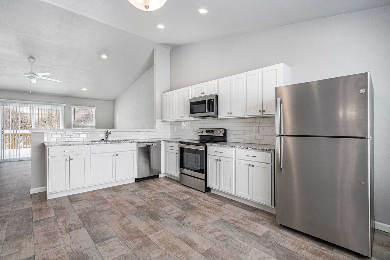 3928 Watertown Dr - Photo 3 of 20