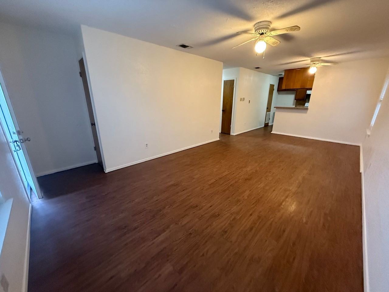 2809 W Shaw St - Photo 2 of 15