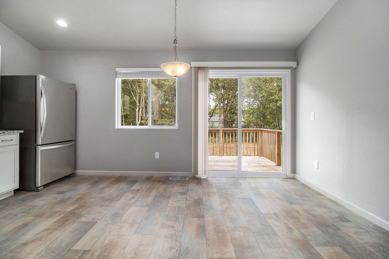 1626 Osolo Rd - Photo 4 of 15