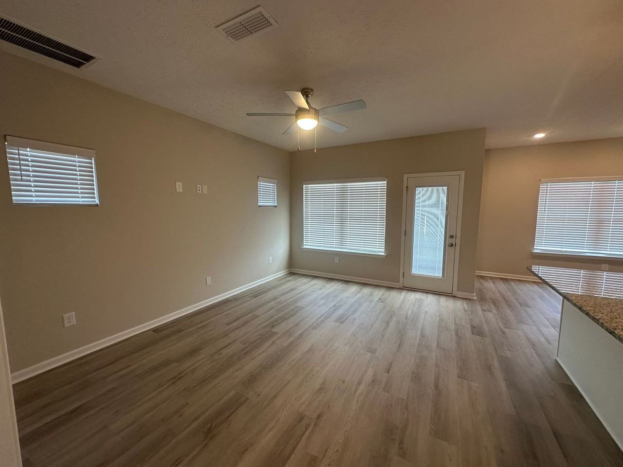 1850 Madison St - Photo 5 of 31