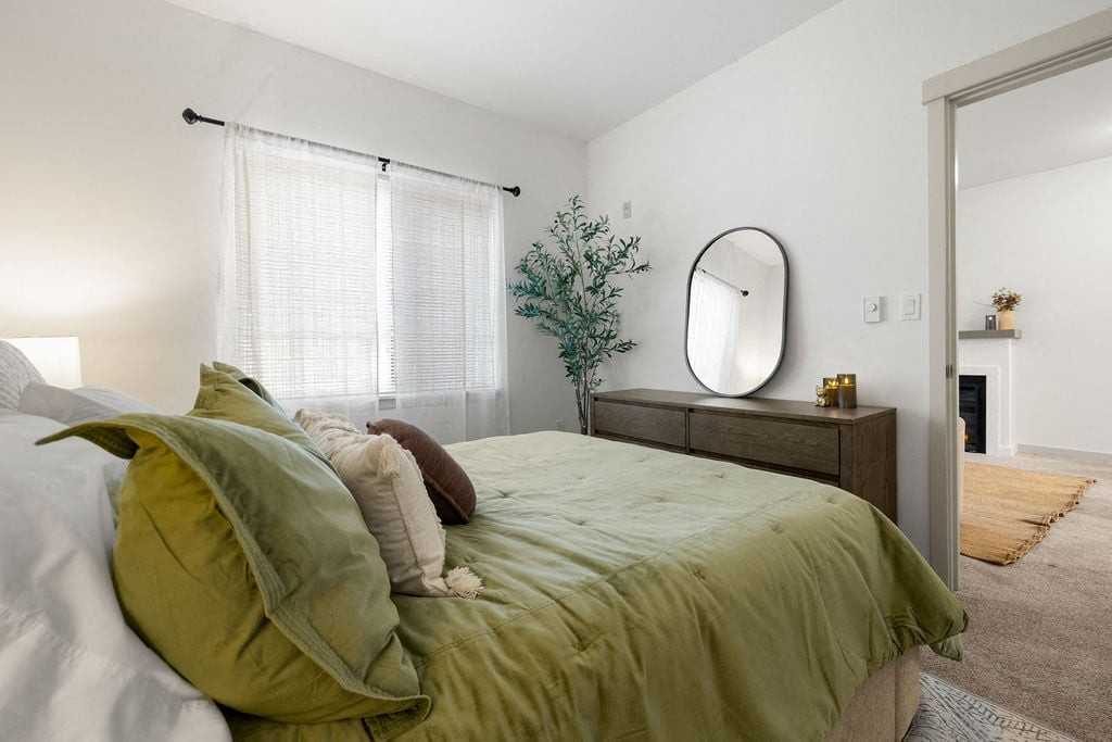 Bella On Broadway - Photo 5 of 58