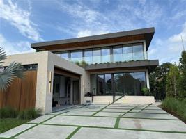 featured image of 3136 Prairie Avenue #0