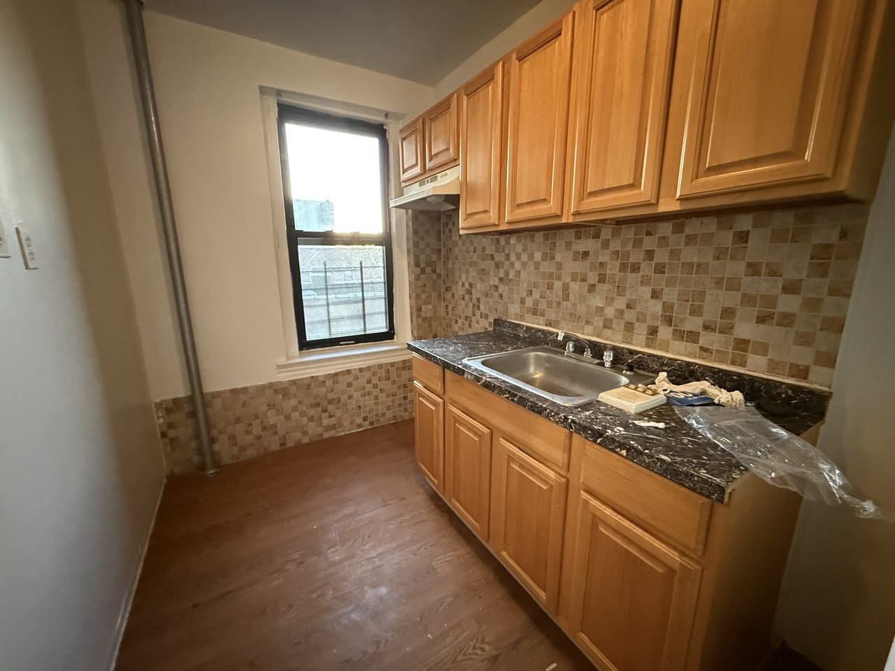 3107 Roberts Ave - Photo 2 of 10