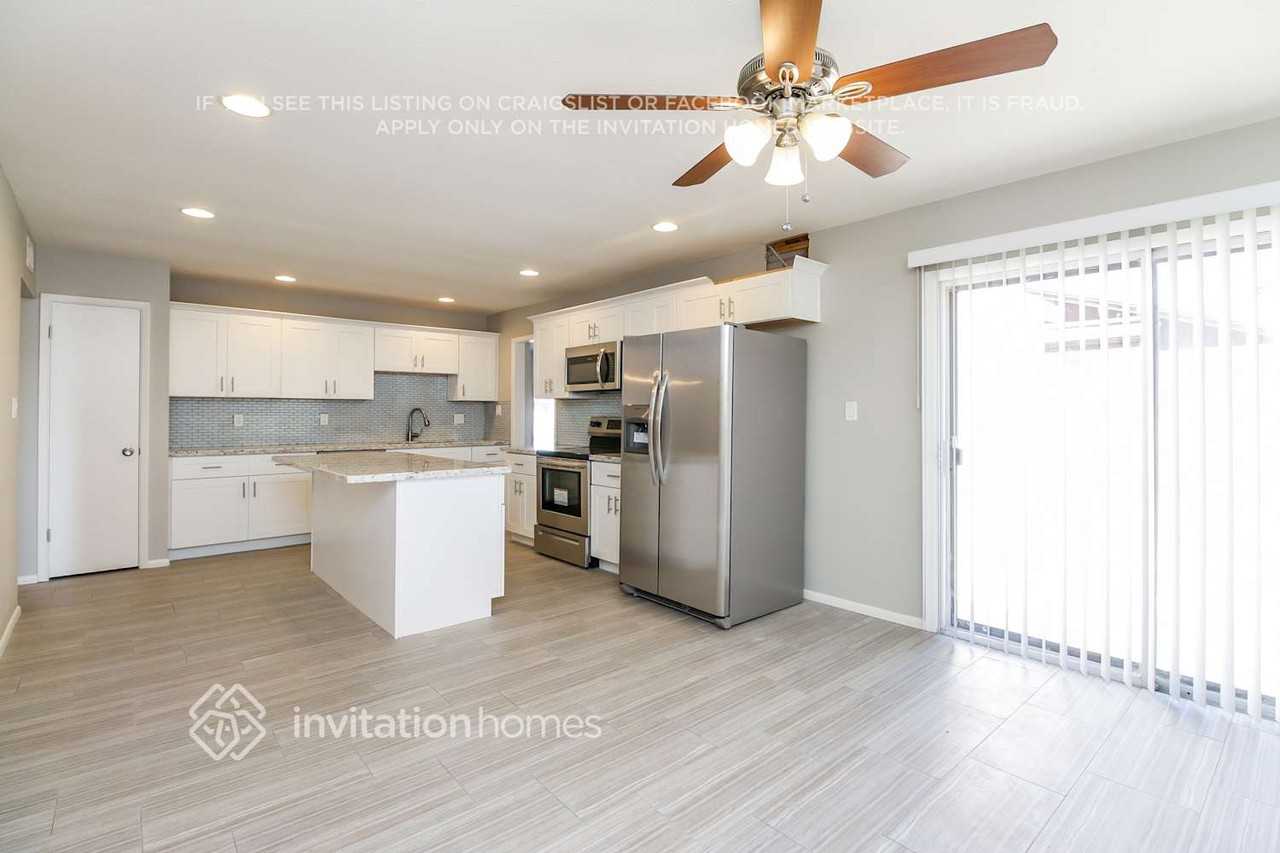 1915 E Colgate Dr - Photo 5 of 15