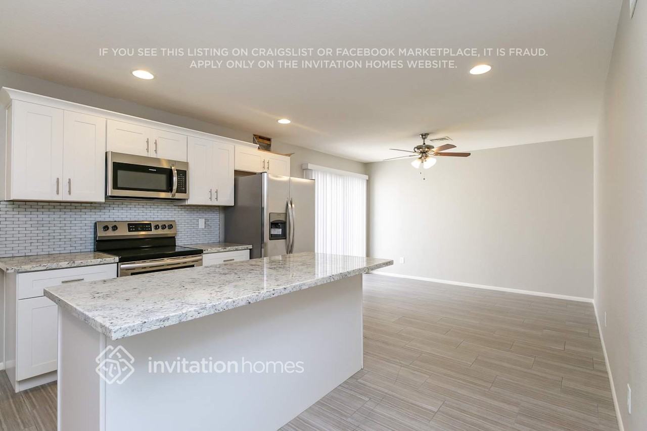 1915 E Colgate Dr - Photo 6 of 15