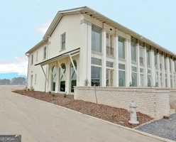 featured image of 640 Heatherden Ave