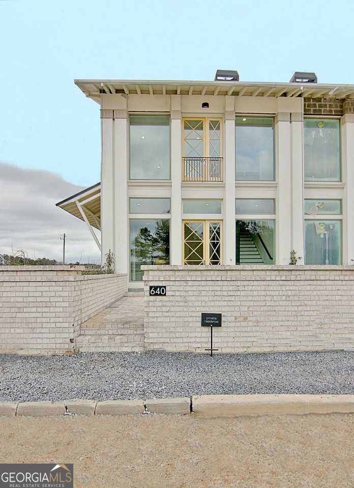 640 Heatherden Ave - Photo 2 of 50