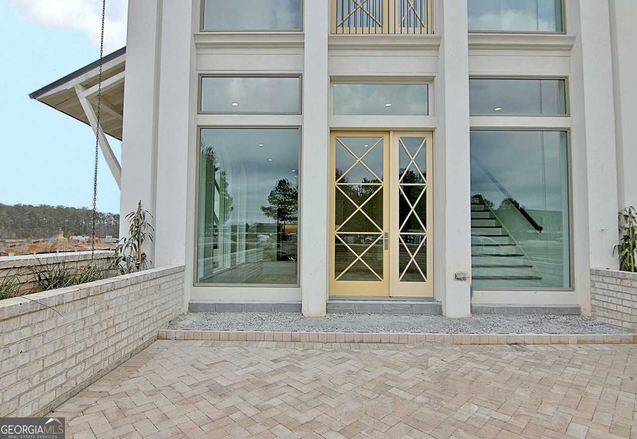 640 Heatherden Ave - Photo 3 of 50