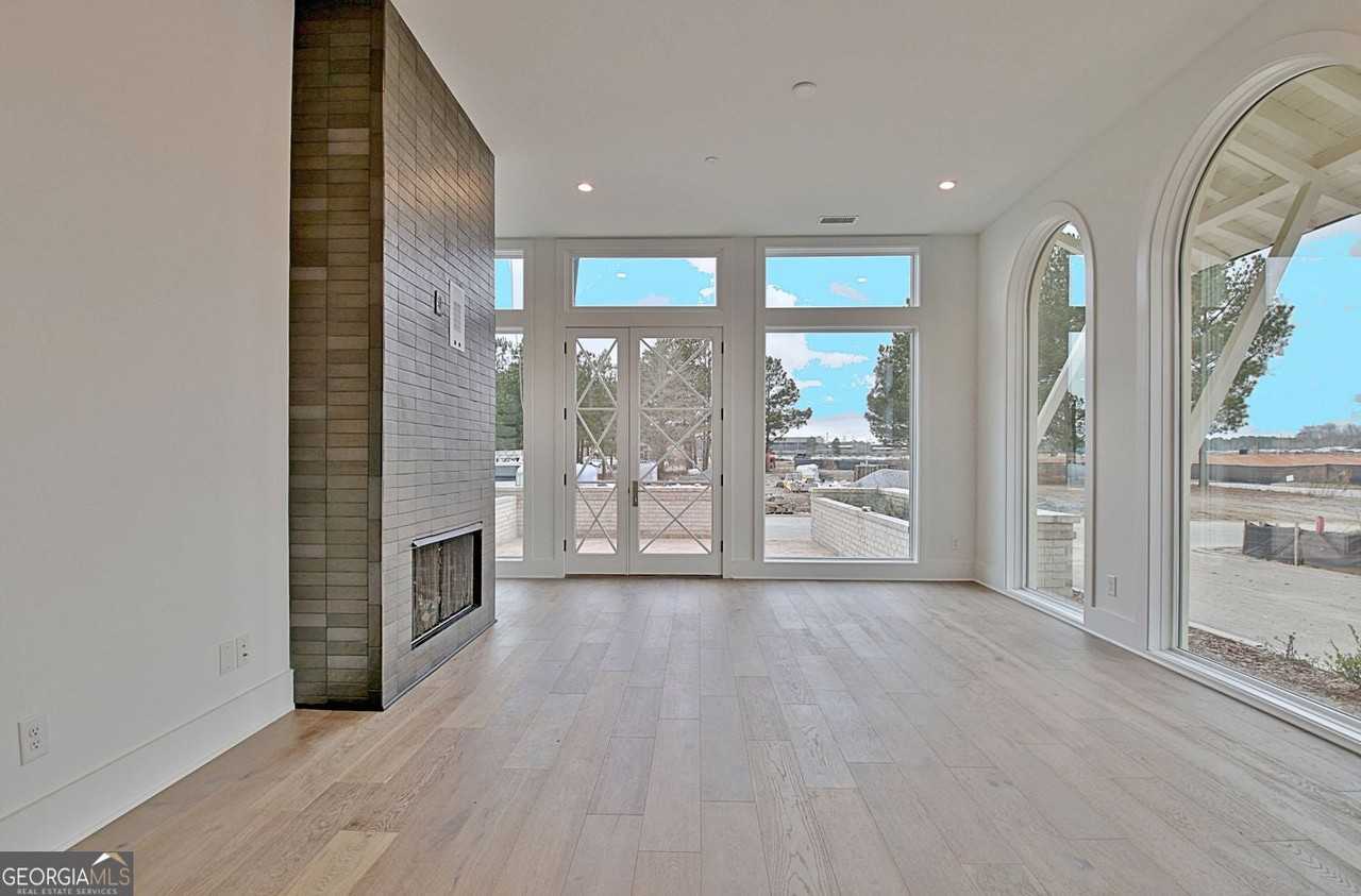 640 Heatherden Ave - Photo 5 of 50