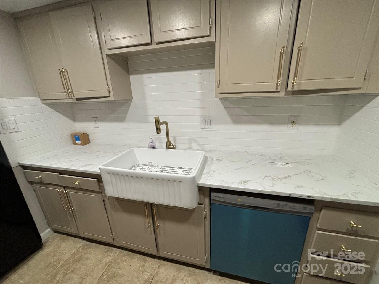 8085 Regent Park Ln - Photo 4 of 19