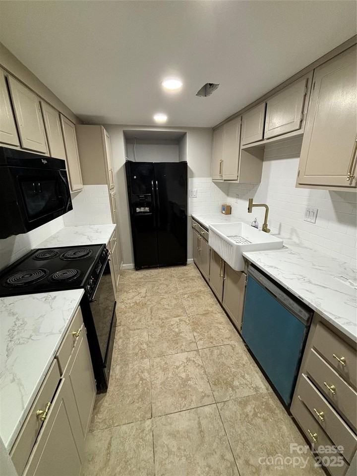 8085 Regent Park Ln - Photo 5 of 19