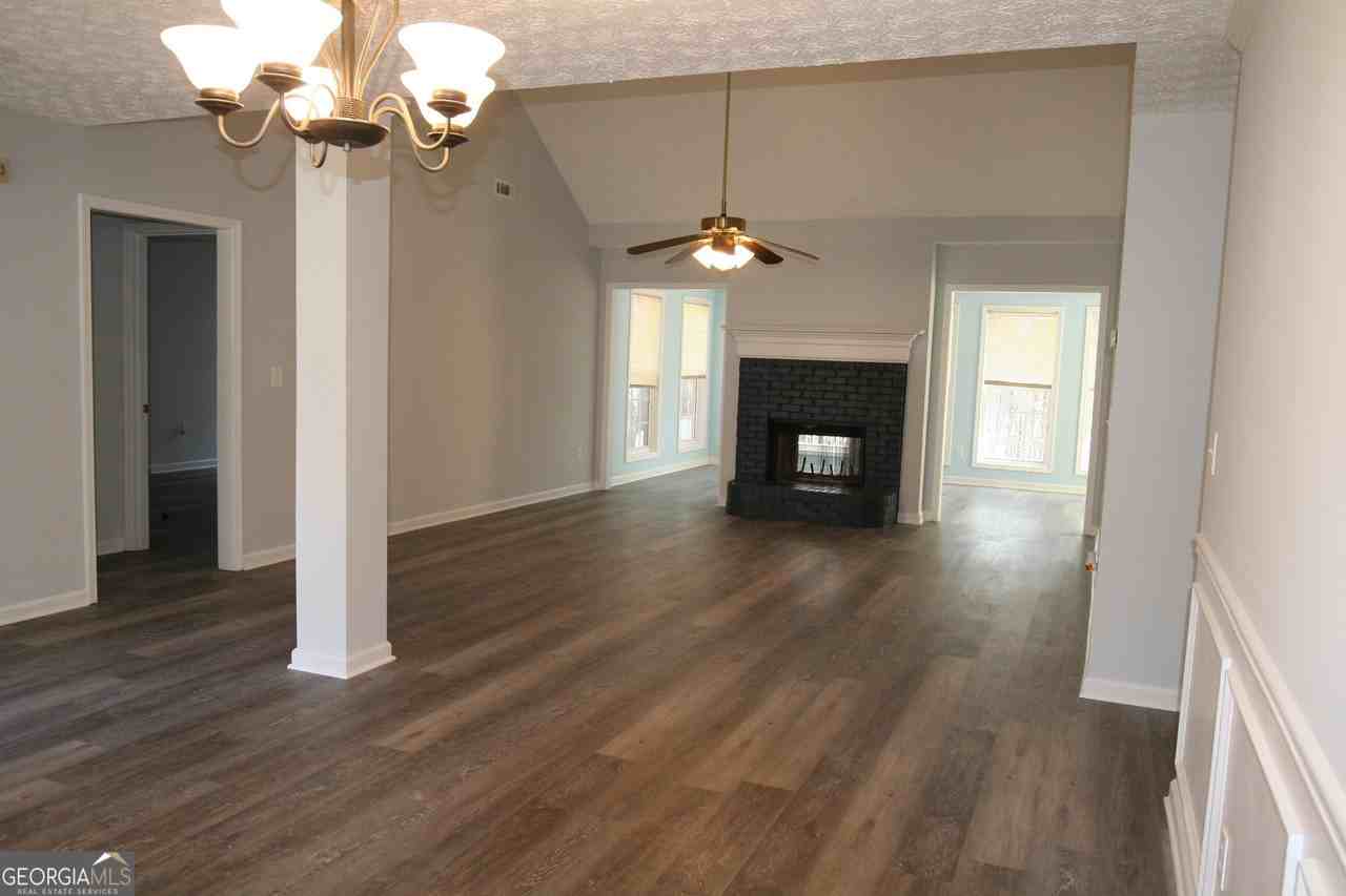 220 Trelawney Dr - Photo 3 of 40