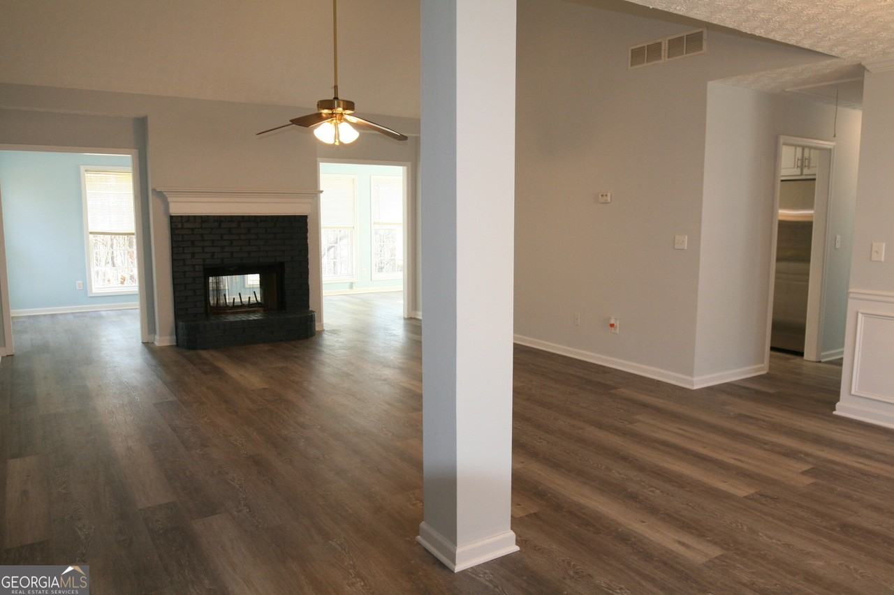 220 Trelawney Dr - Photo 5 of 40