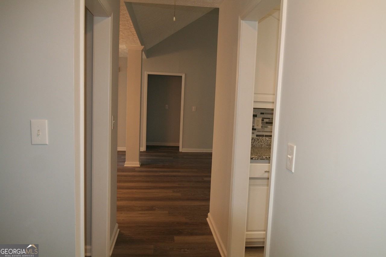 220 Trelawney Dr - Photo 7 of 40