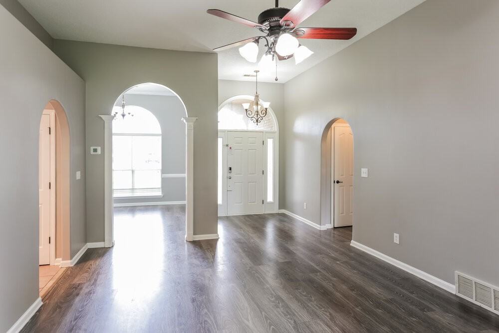 1147 Deer Creek Dr - Photo 4 of 17