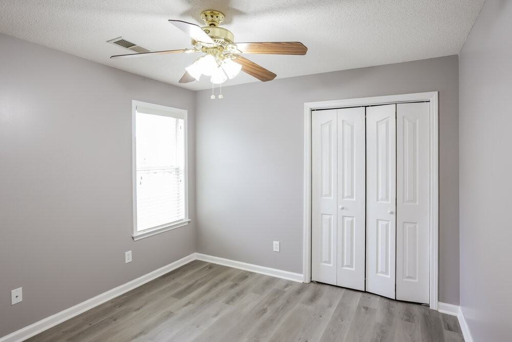 1147 Deer Creek Dr - Photo 5 of 17