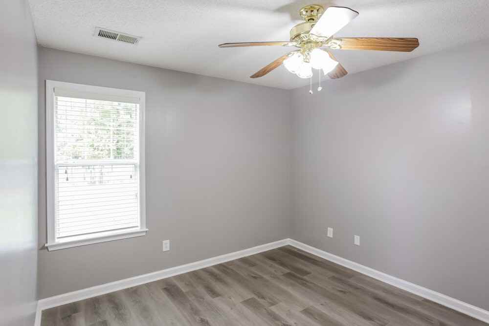 1147 Deer Creek Dr - Photo 6 of 17