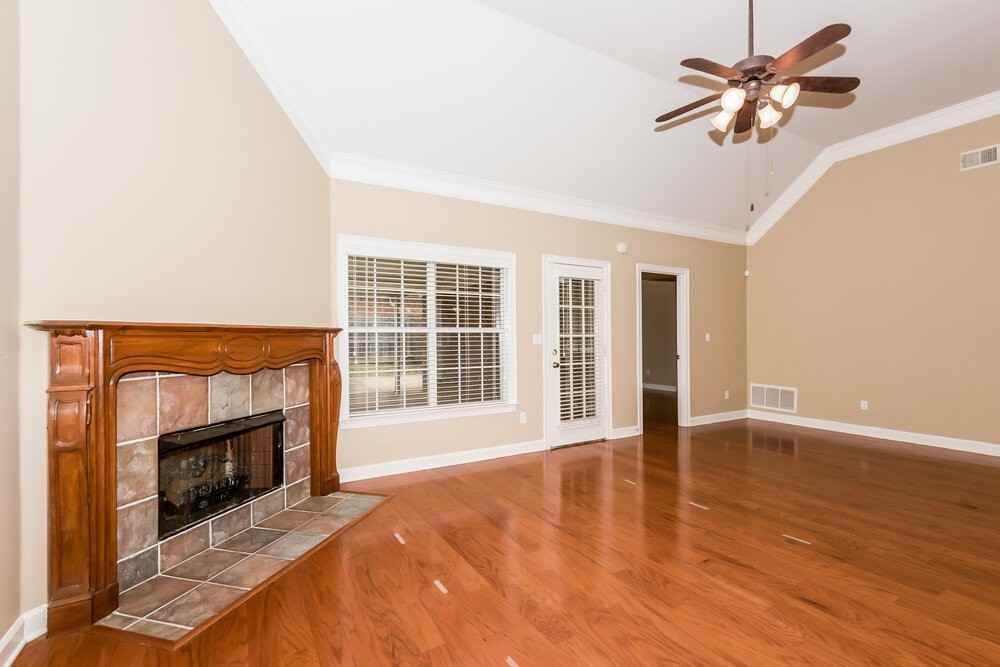 2722 Nelle Ln - Photo 4 of 24