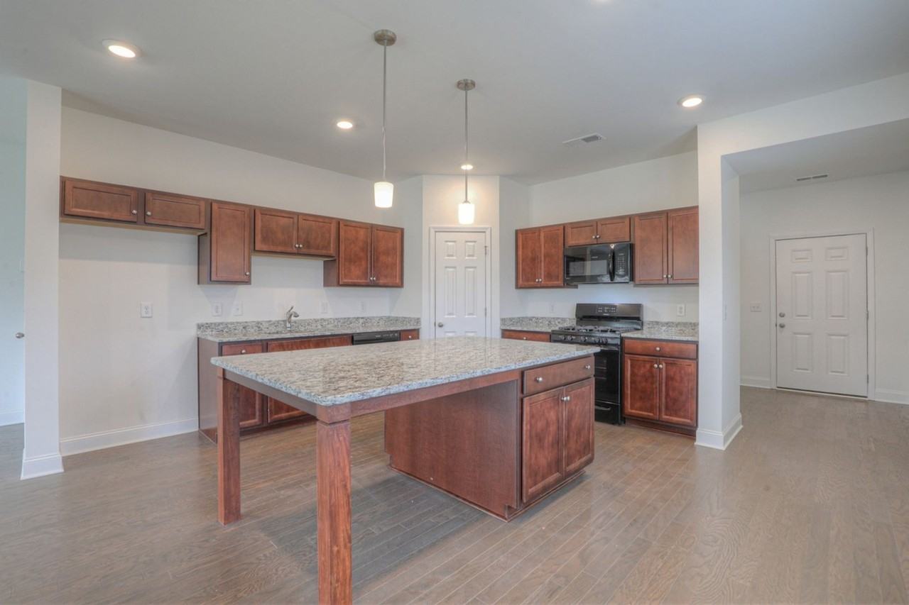 408 Mattieton Ln - Photo 3 of 7