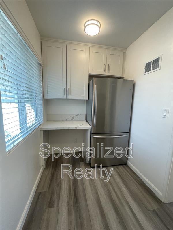 139 N Belmont St #R - Photo 5 of 7