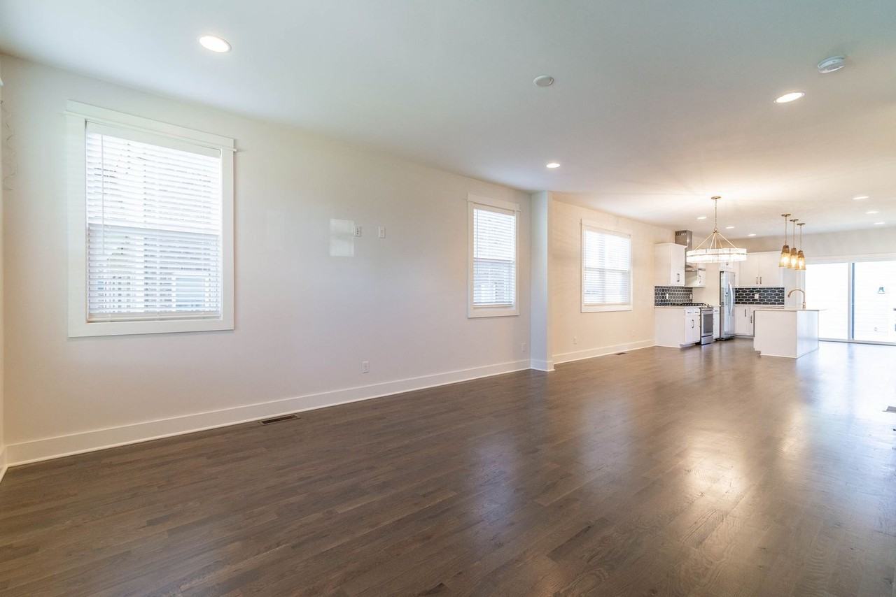 1029 Monroe St - Photo 5 of 37