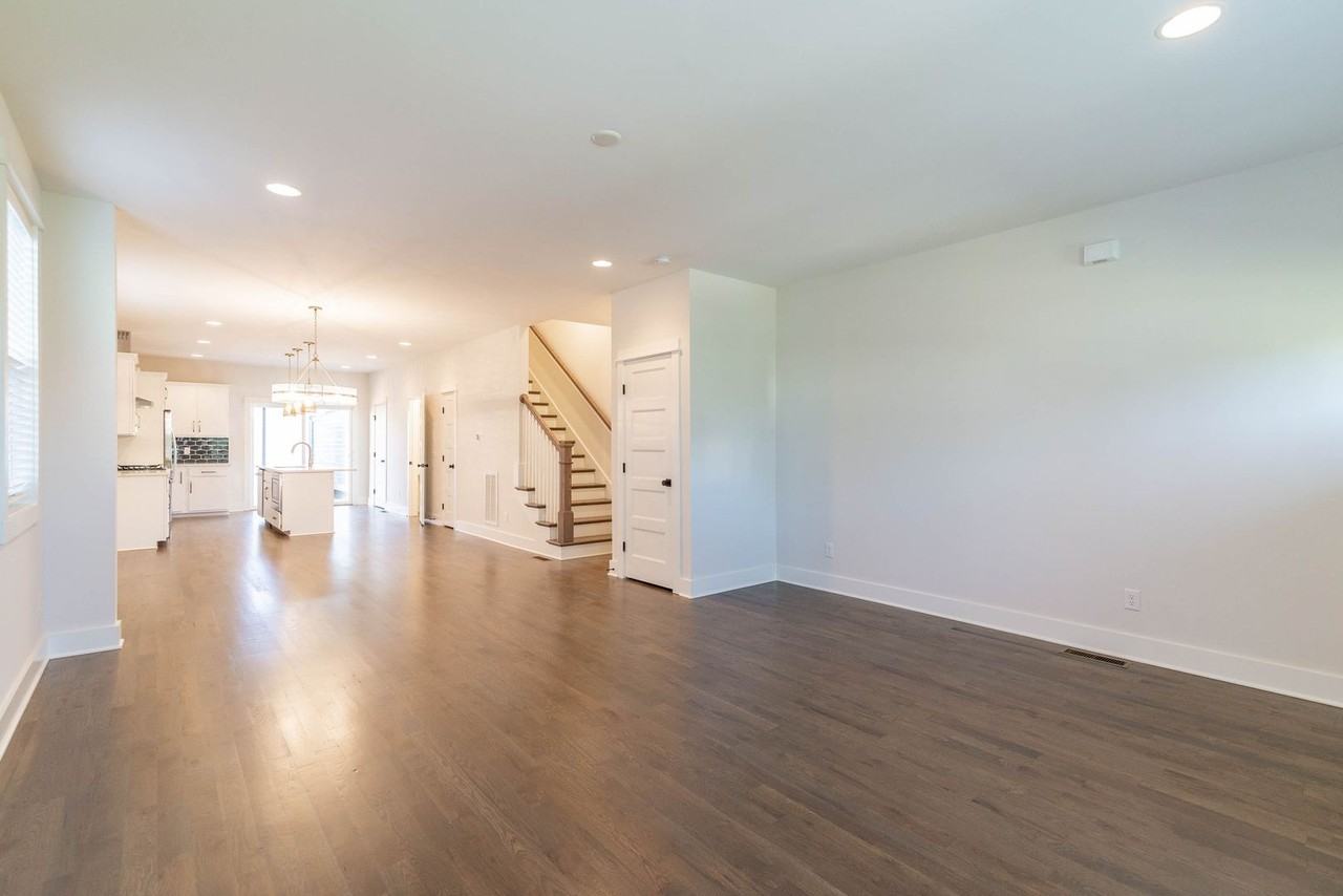 1029 Monroe St - Photo 6 of 37