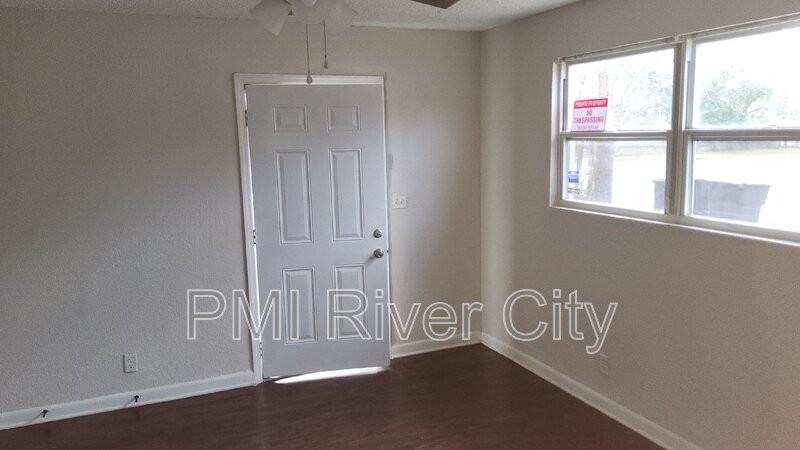 2309 Lane Ave S - Photo 7 of 20