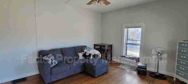 103 Lincoln St - Photo 2 of 18