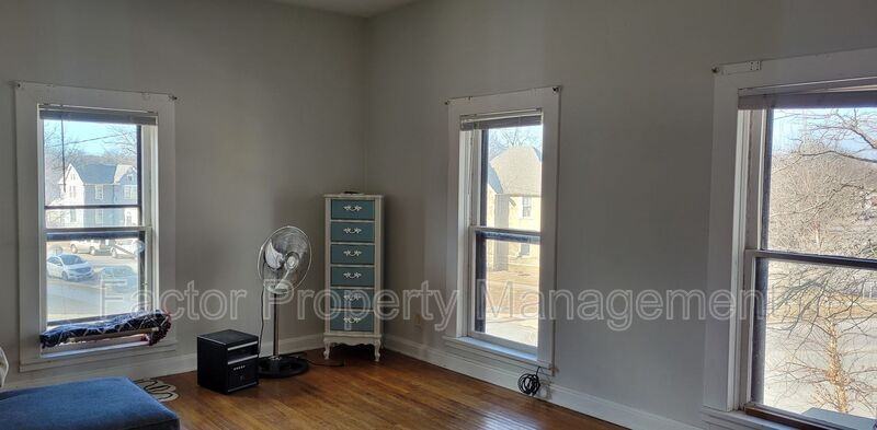 103 Lincoln St - Photo 3 of 18