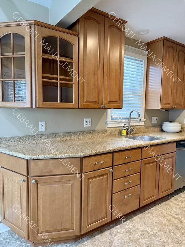 1573 Catalpa Dr - Photo 2 of 21