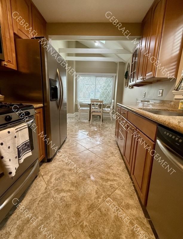 1573 Catalpa Dr - Photo 3 of 21