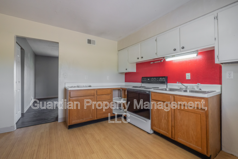 523 W 7th St - Photo 2 of 12