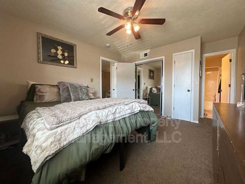 515 W 11th St #11 - Photo 7 of 12