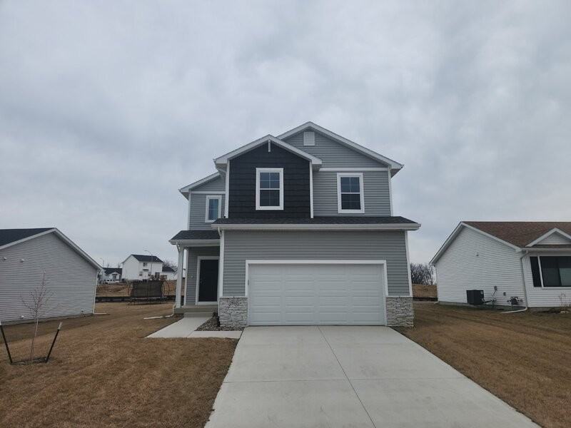 2940 Lund St - Photo 2 of 34