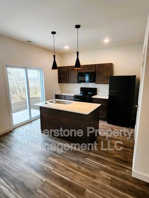 812 E 6th Ter - Photo 4 of 11