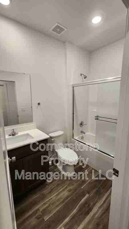 812 E 6th Ter - Photo 5 of 11