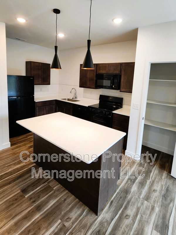 812 E 6th Ter - Photo 7 of 11