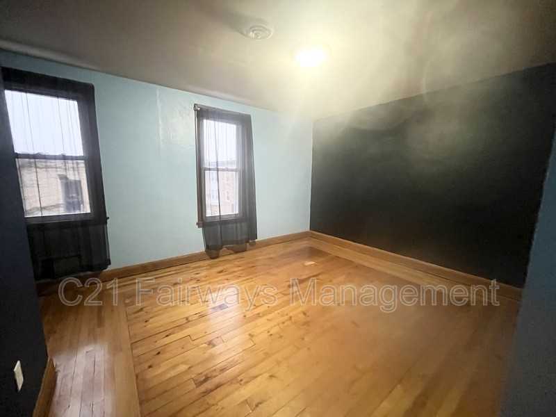 429 Duquesne Ave - Photo 2 of 10