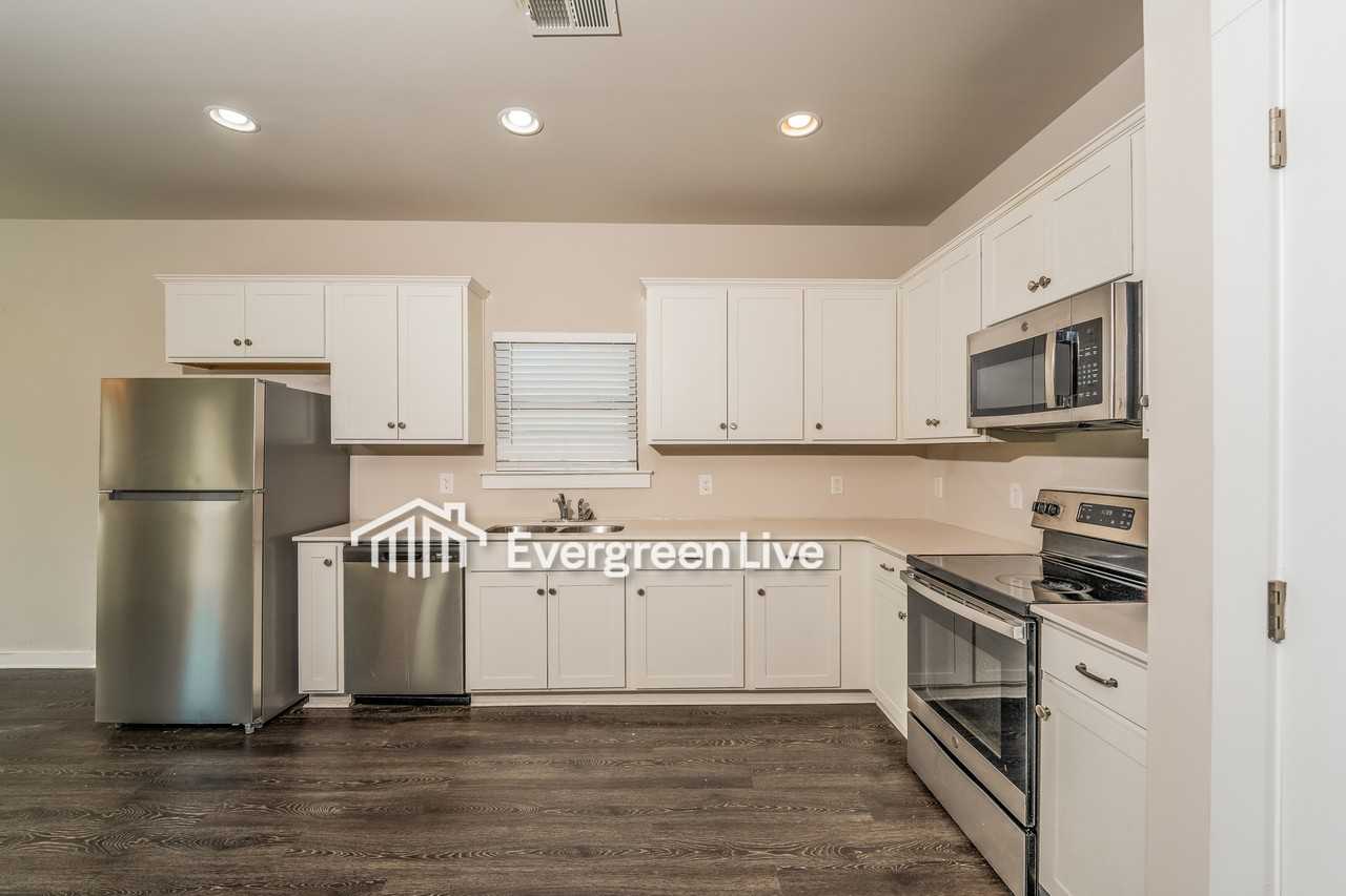 95 Wolf Ln - Photo 7 of 16