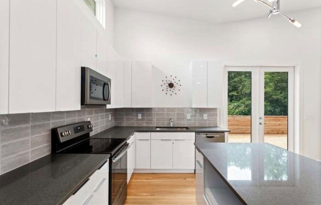 903 Oak St - Photo 3 of 13