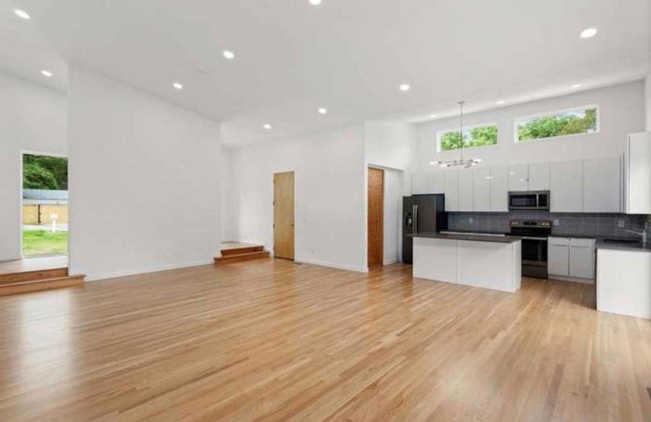 903 Oak St - Photo 4 of 13