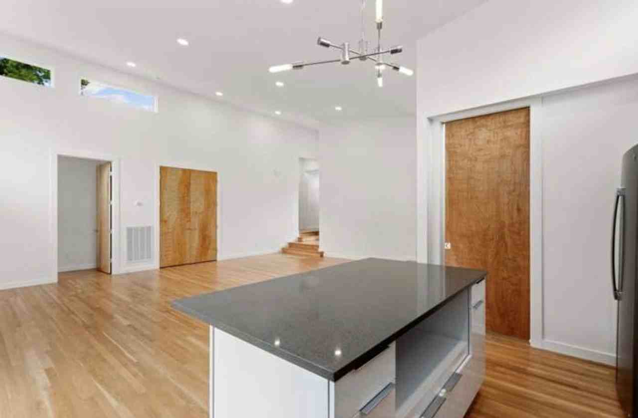 903 Oak St - Photo 5 of 13