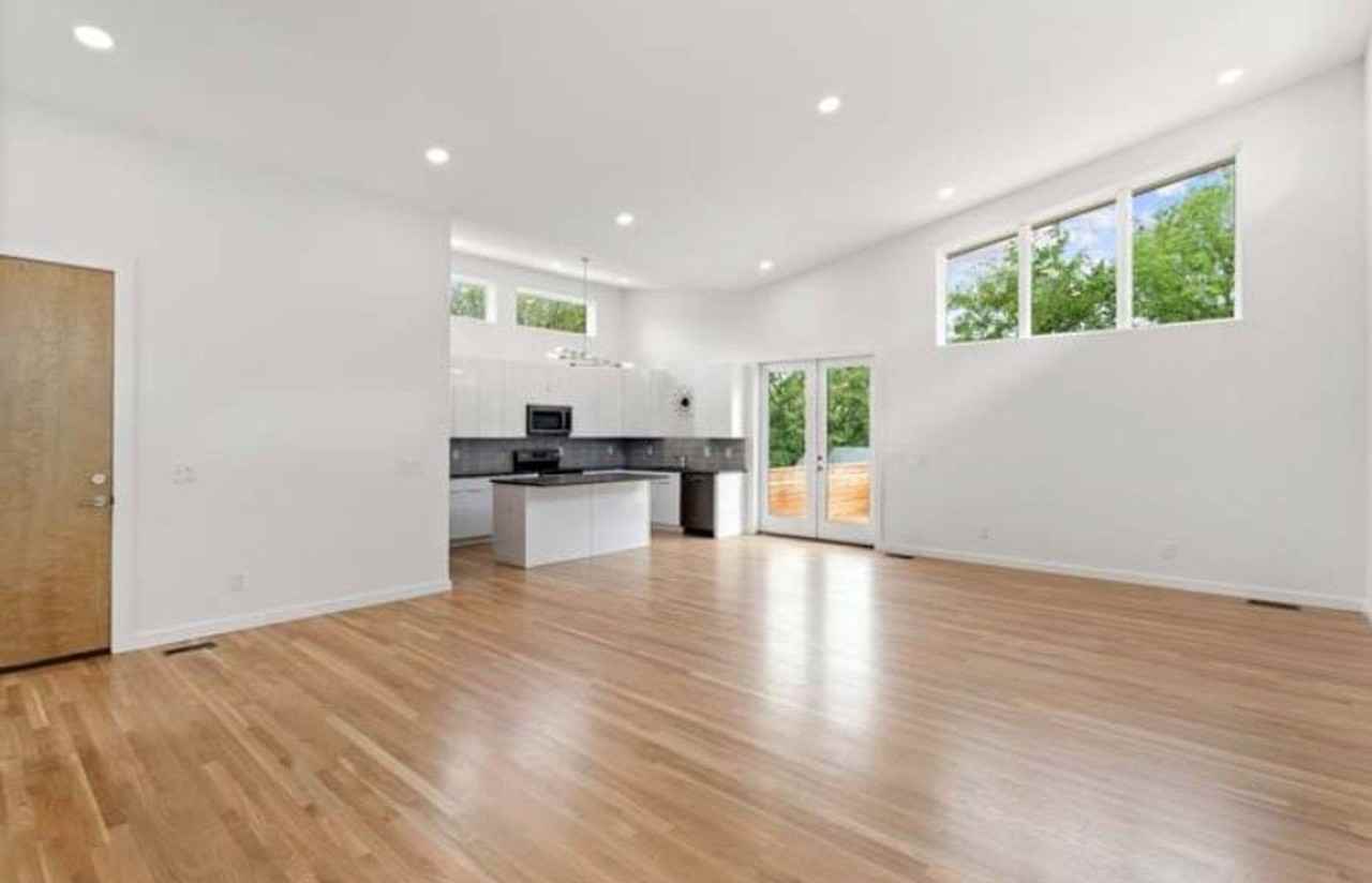 903 Oak St - Photo 6 of 13