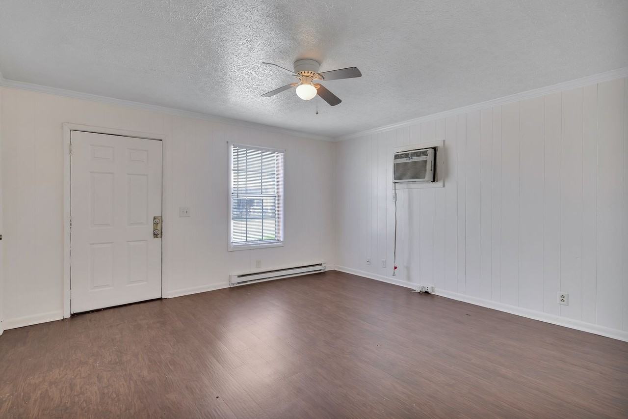 124 South Ford Street - Photo 3 of 13