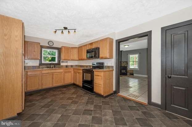 15213 Clear Spring Rd - Photo 3 of 26